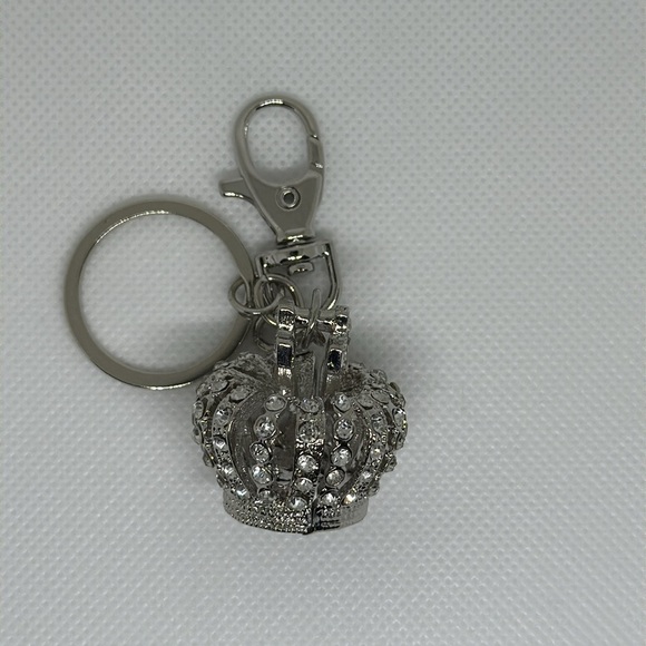 Elegant Silver Crown Keychain - Picture 4 of 4